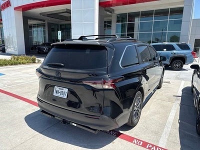 2024 Toyota Sienna Woodland Edition