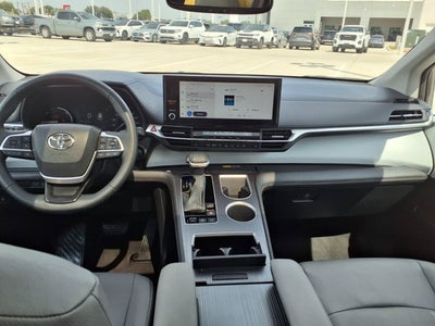 2025 Toyota Sienna XLE