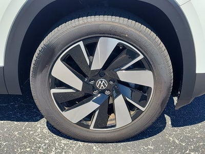 2024 Volkswagen Atlas Cross Sport 2.0T SE with Technology