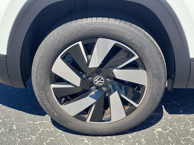 2024 Volkswagen Atlas Cross Sport 2.0T SE with Technology