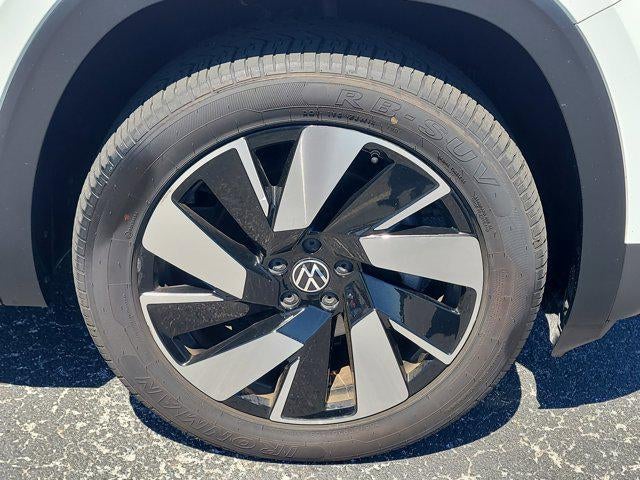 2024 Volkswagen Atlas Cross Sport 2.0T SE with Technology