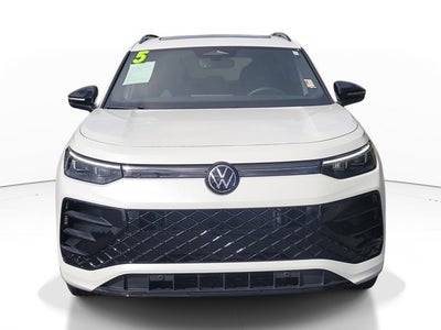 2025 Volkswagen Tiguan SE R-Line Black