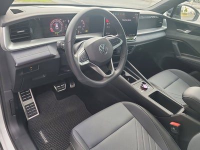 2025 Volkswagen Tiguan SE R-Line Black