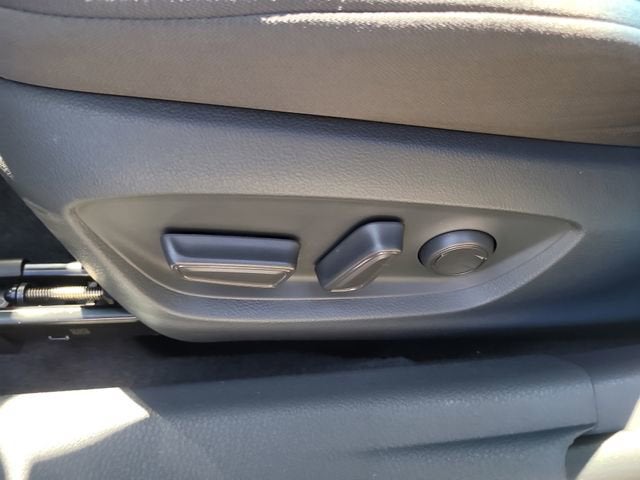 2018 Toyota Camry Hybrid LE