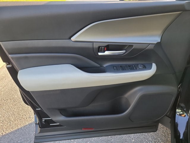 2025 Toyota Grand Highlander LE