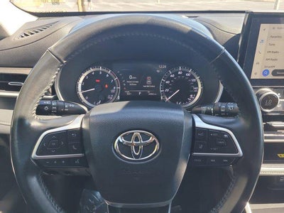 2023 Toyota HIGHLANDER XLE