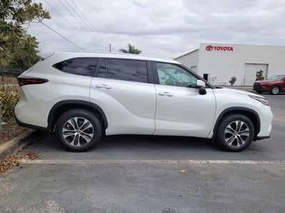 2024 Toyota HIGHLANDER XLE