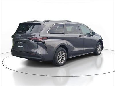 2025 Toyota Sienna XLE