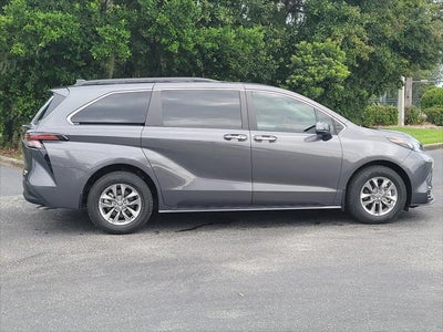 2025 Toyota Sienna XLE