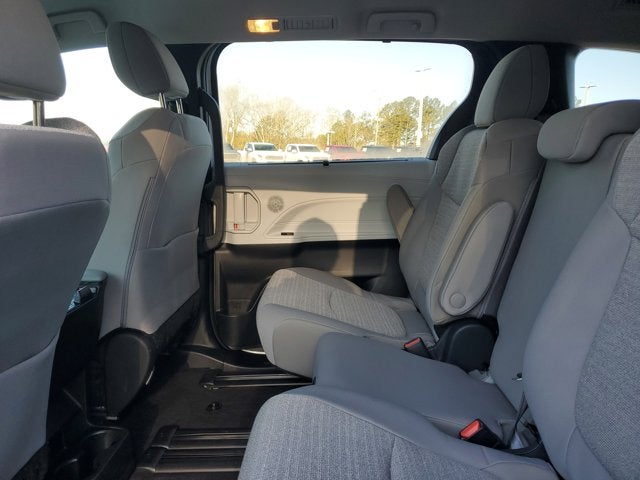 2025 Toyota Sienna LE