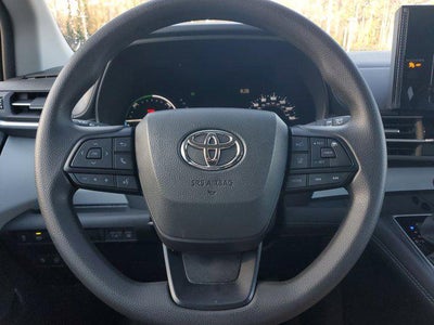 2025 Toyota Sienna LE