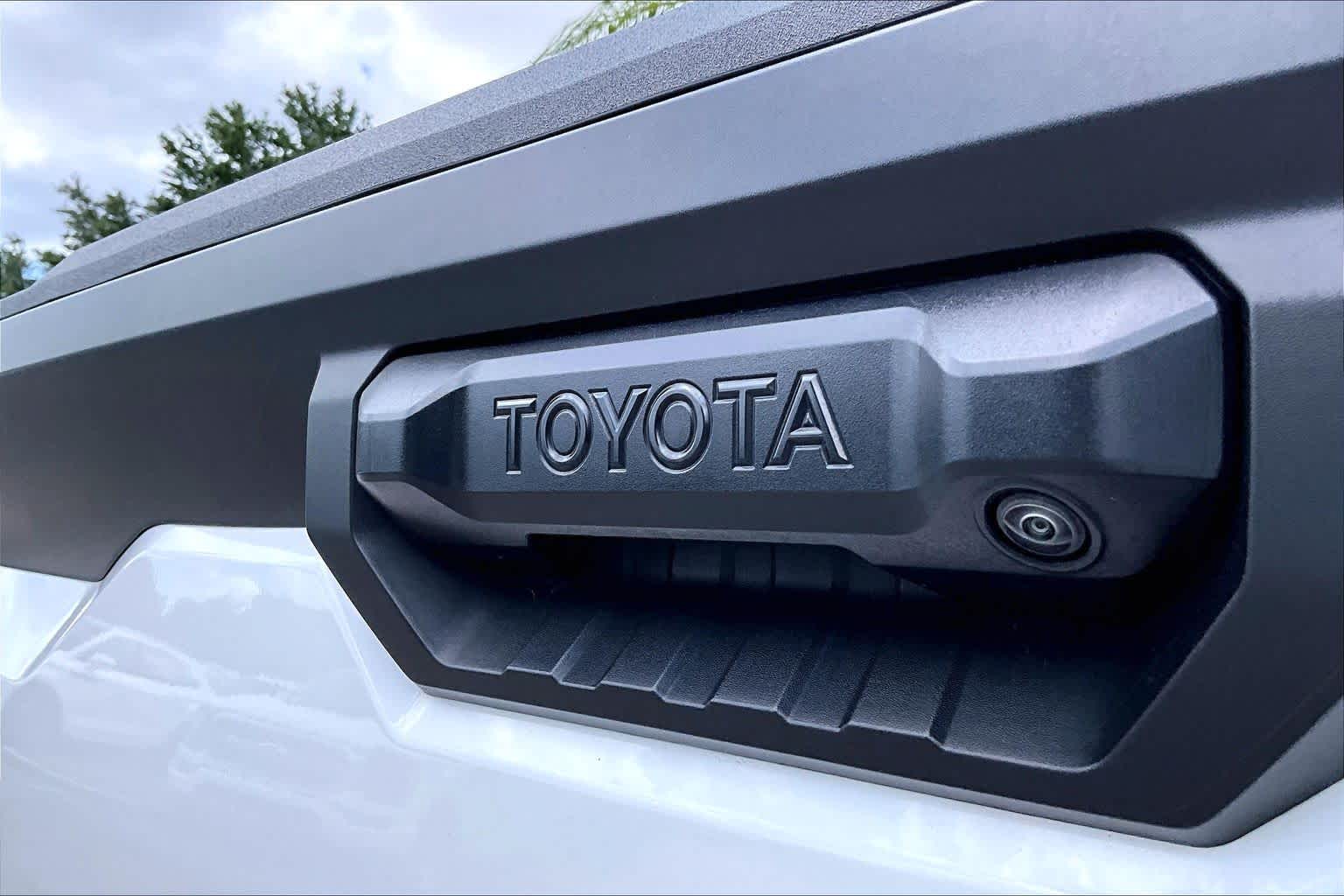 2024 Toyota Tundra 4WD SR5
