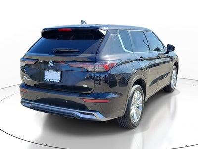 2025 Mitsubishi Outlander SE