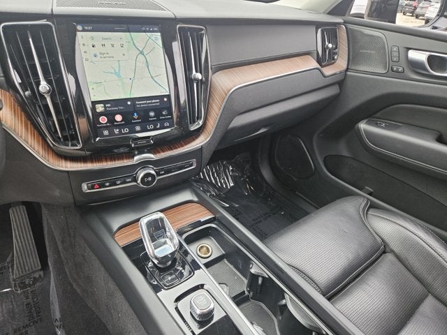 2024 Volvo XC60 Ultimate Dark Theme