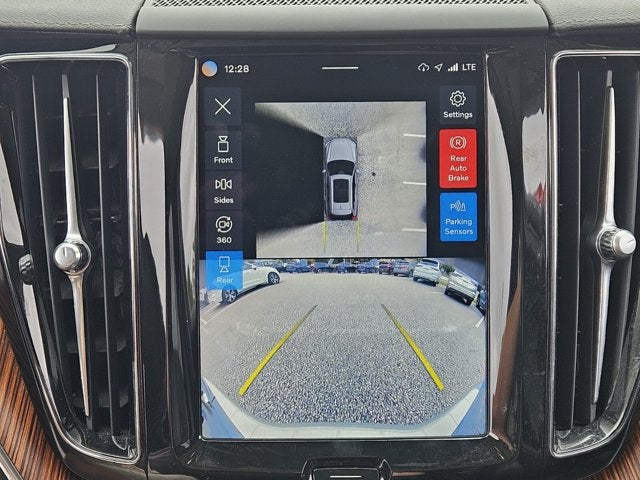 2024 Volvo XC60 Ultimate Dark Theme