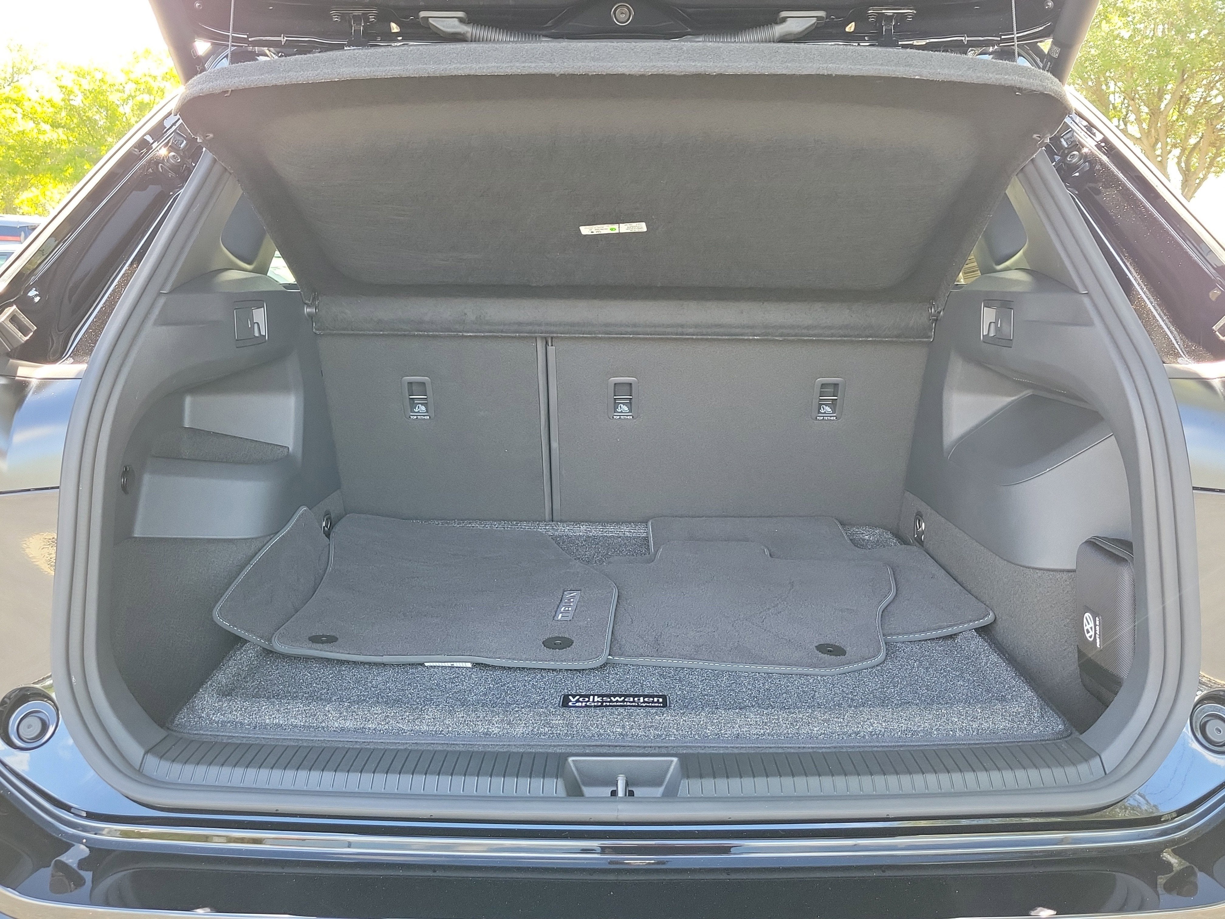 2025 Volkswagen Tiguan SEL R-Line