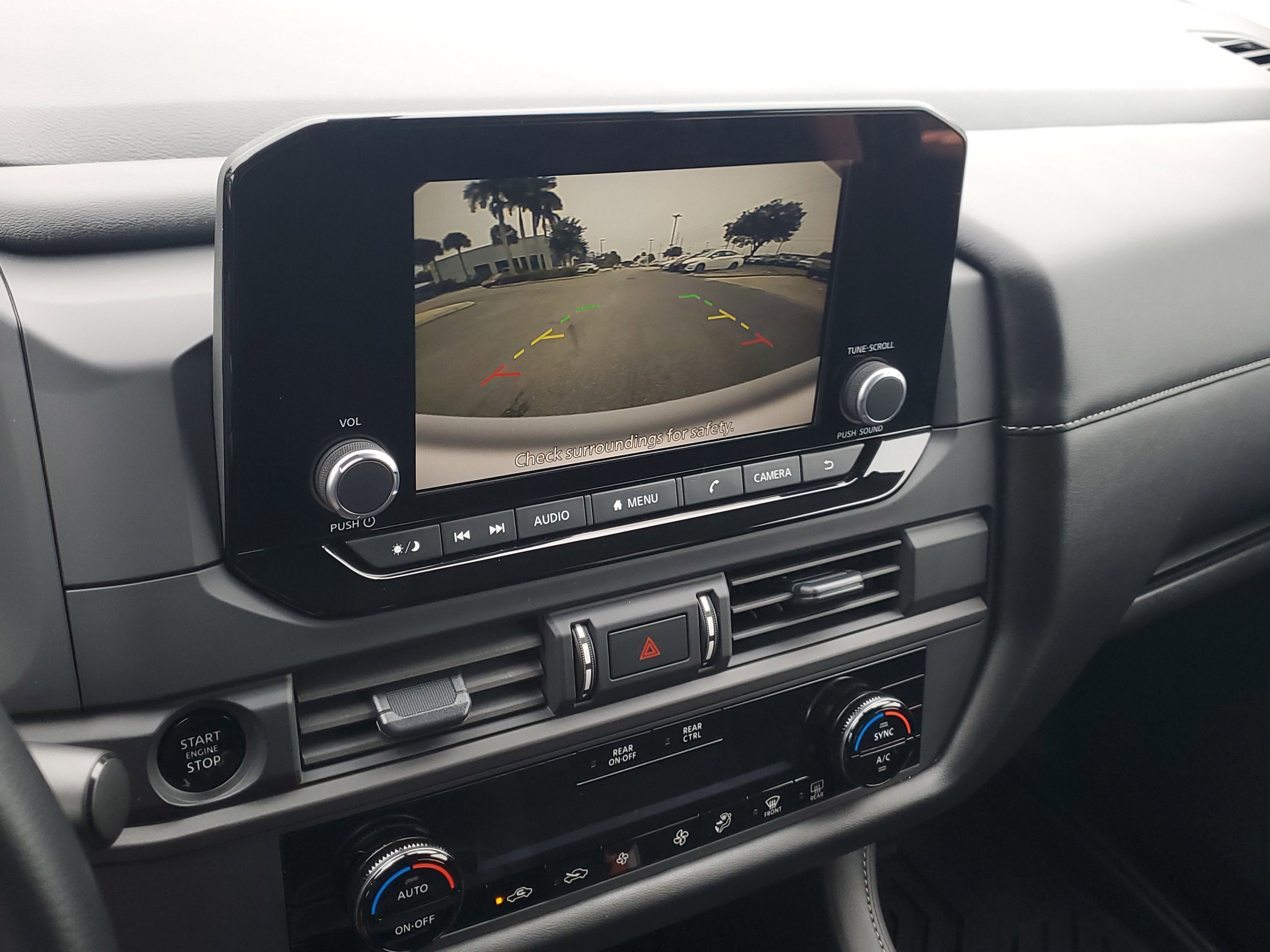 2025 Nissan Pathfinder S