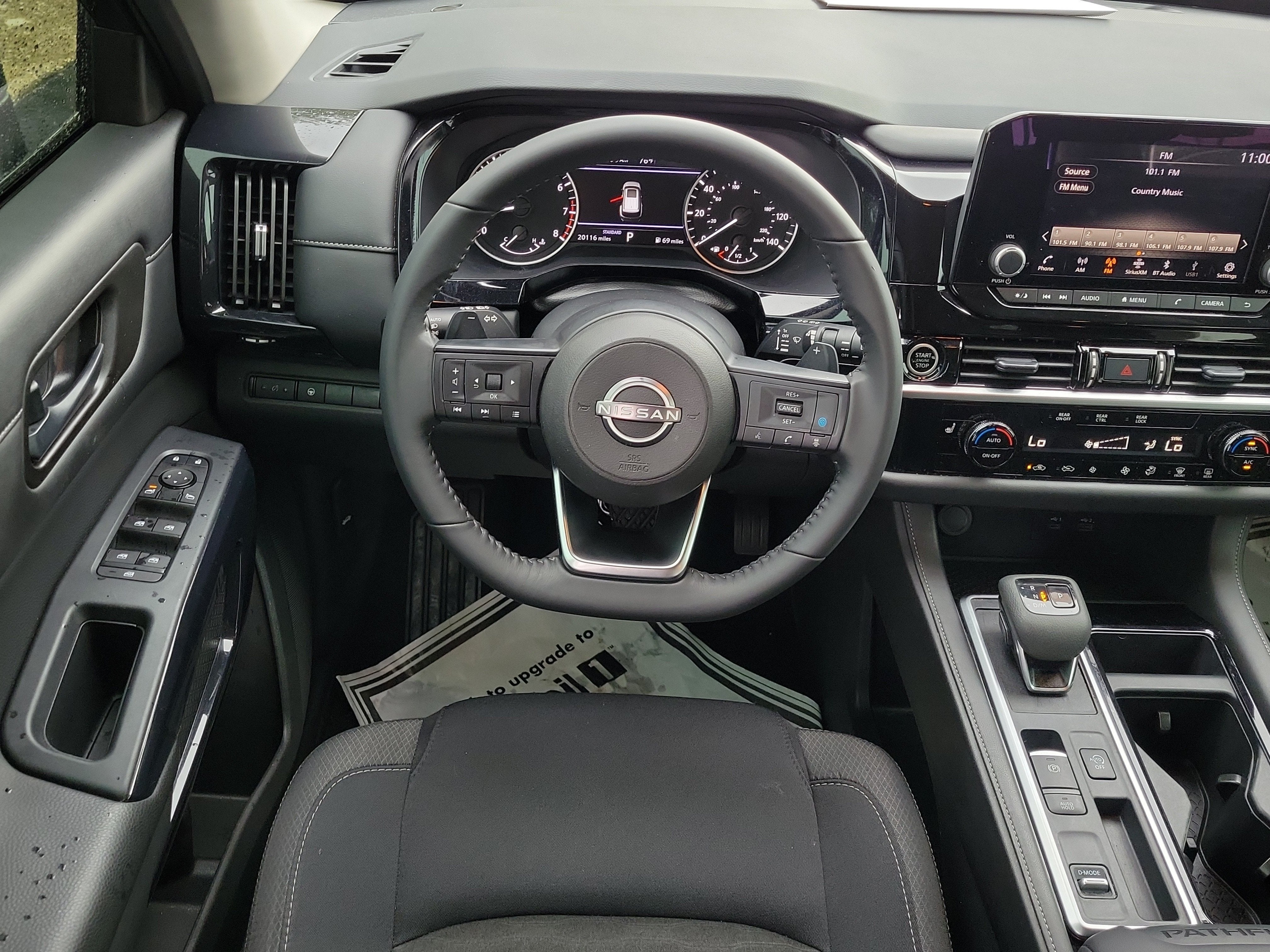 2024 Nissan Pathfinder SV