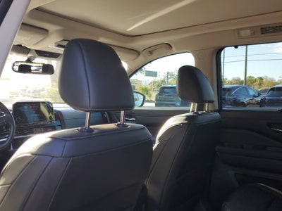 2022 Nissan Pathfinder SL