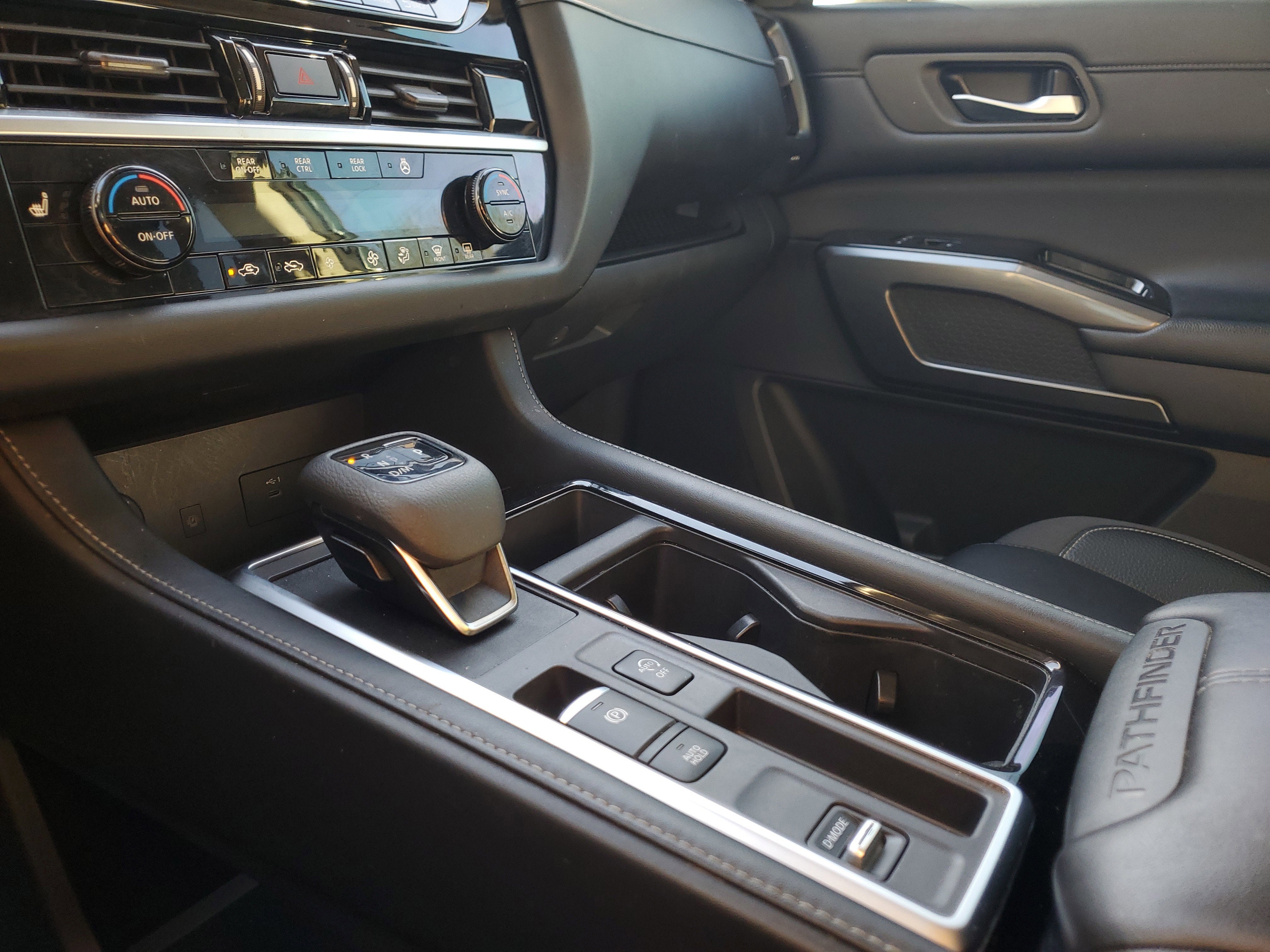 2022 Nissan Pathfinder SL