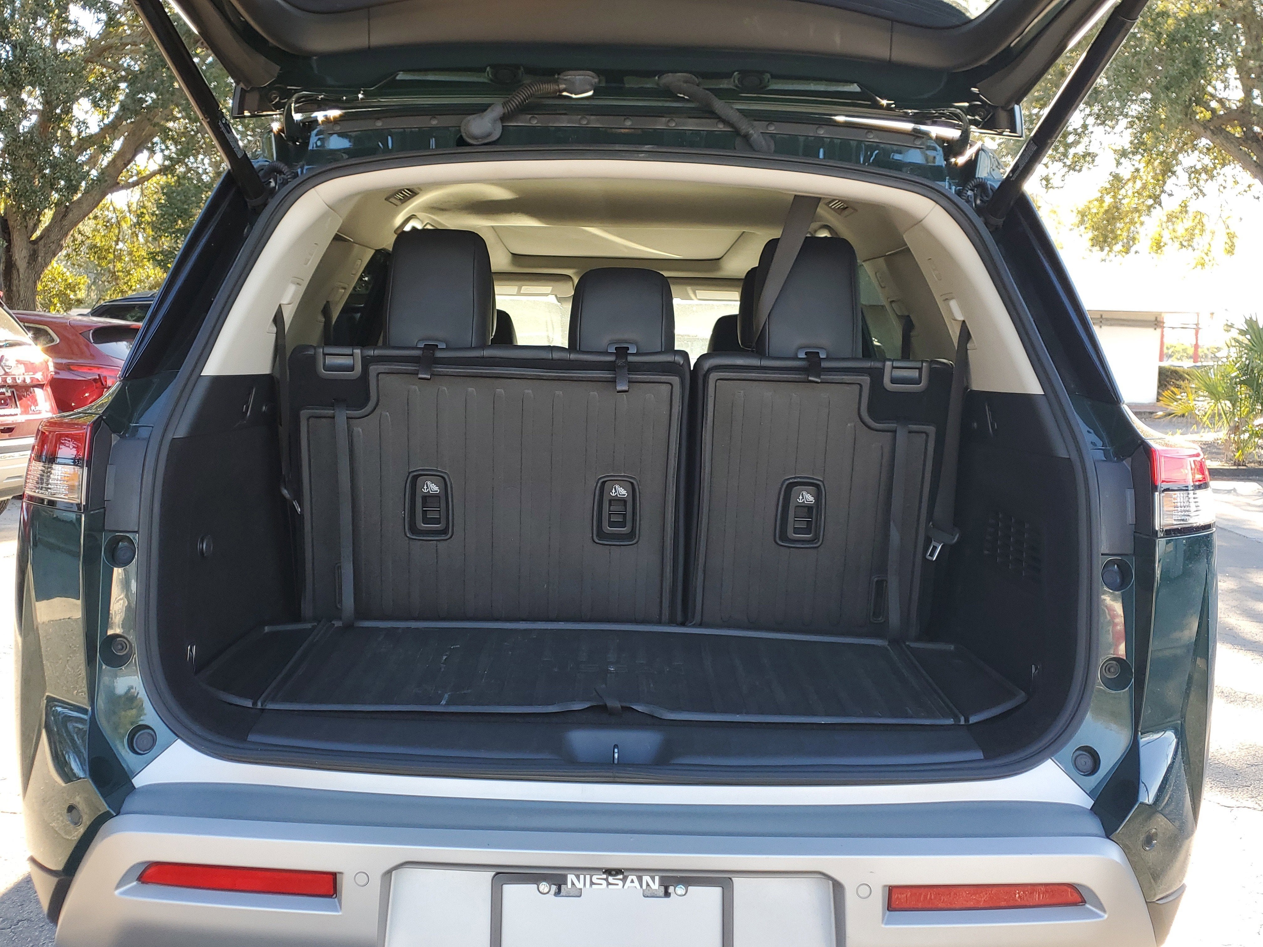 2022 Nissan Pathfinder SL