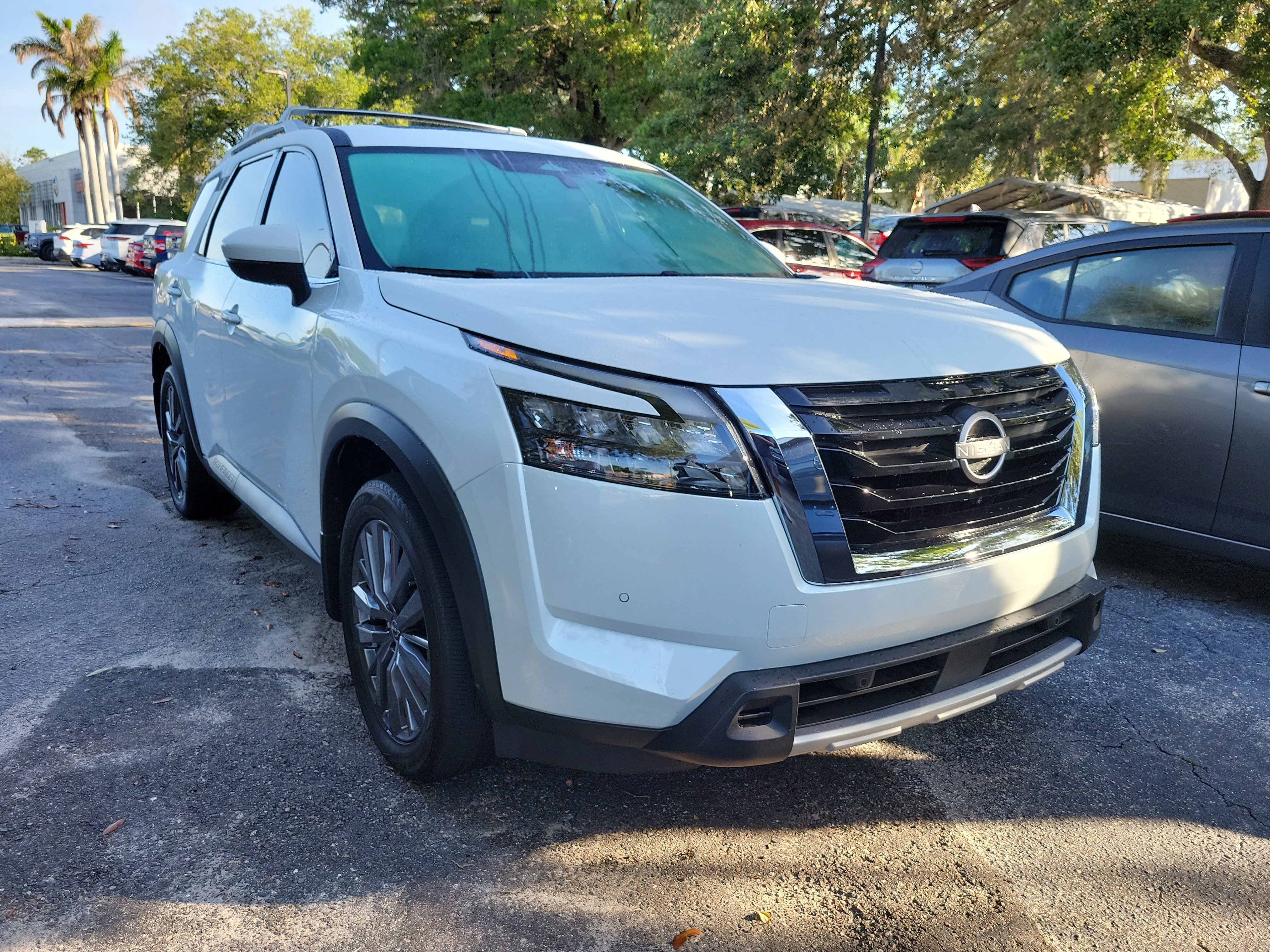 2025 Nissan Pathfinder SL