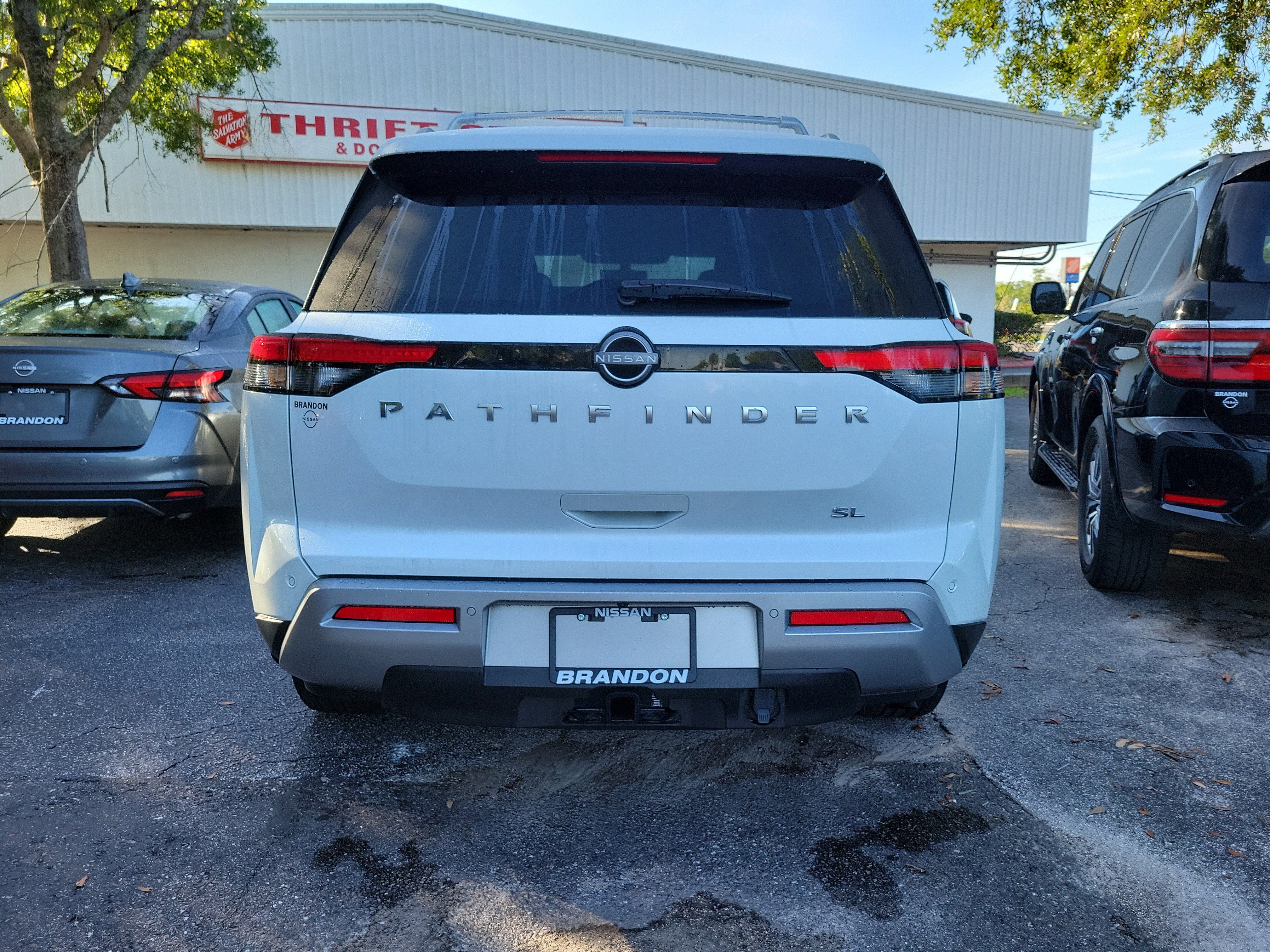2025 Nissan Pathfinder SL