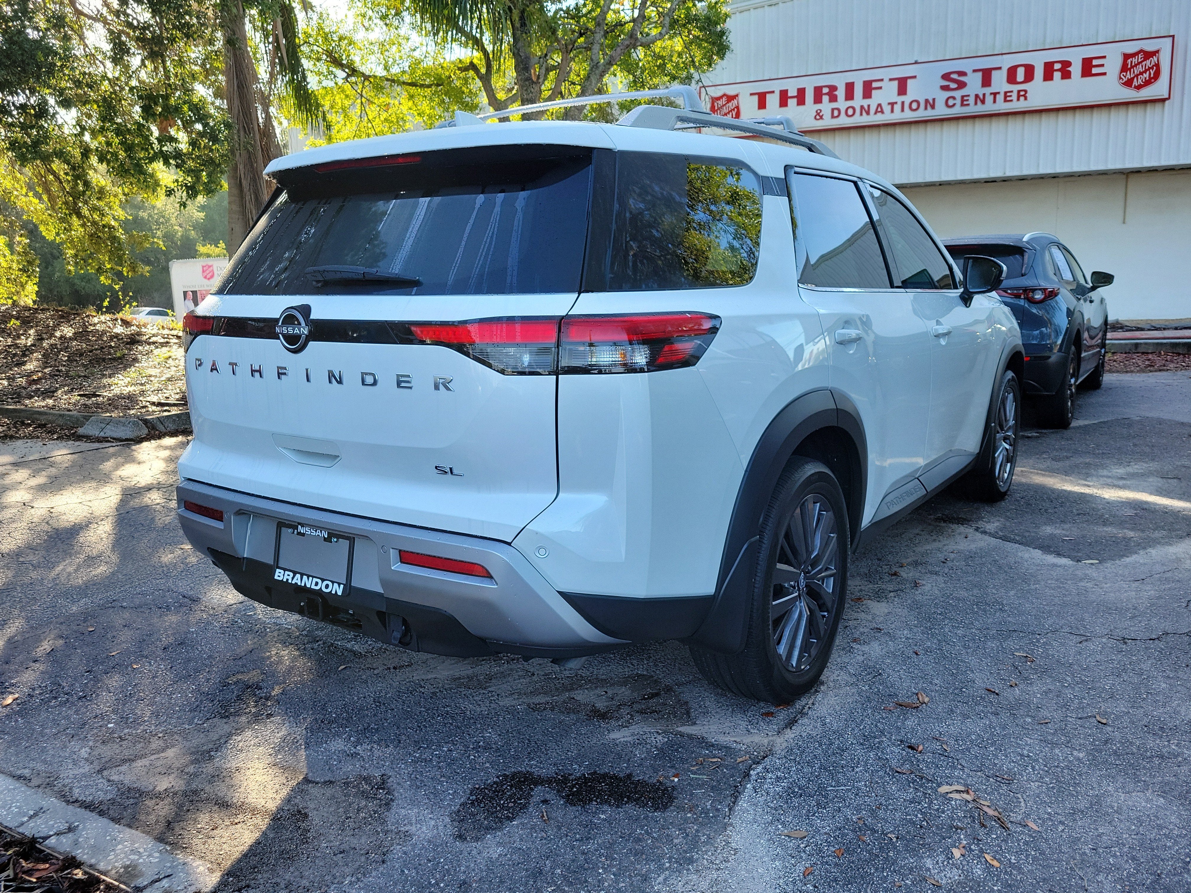 2025 Nissan Pathfinder SL