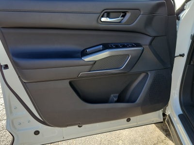 2024 Nissan Pathfinder SL