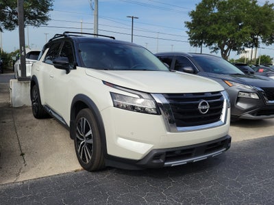 2024 Nissan Pathfinder Platinum