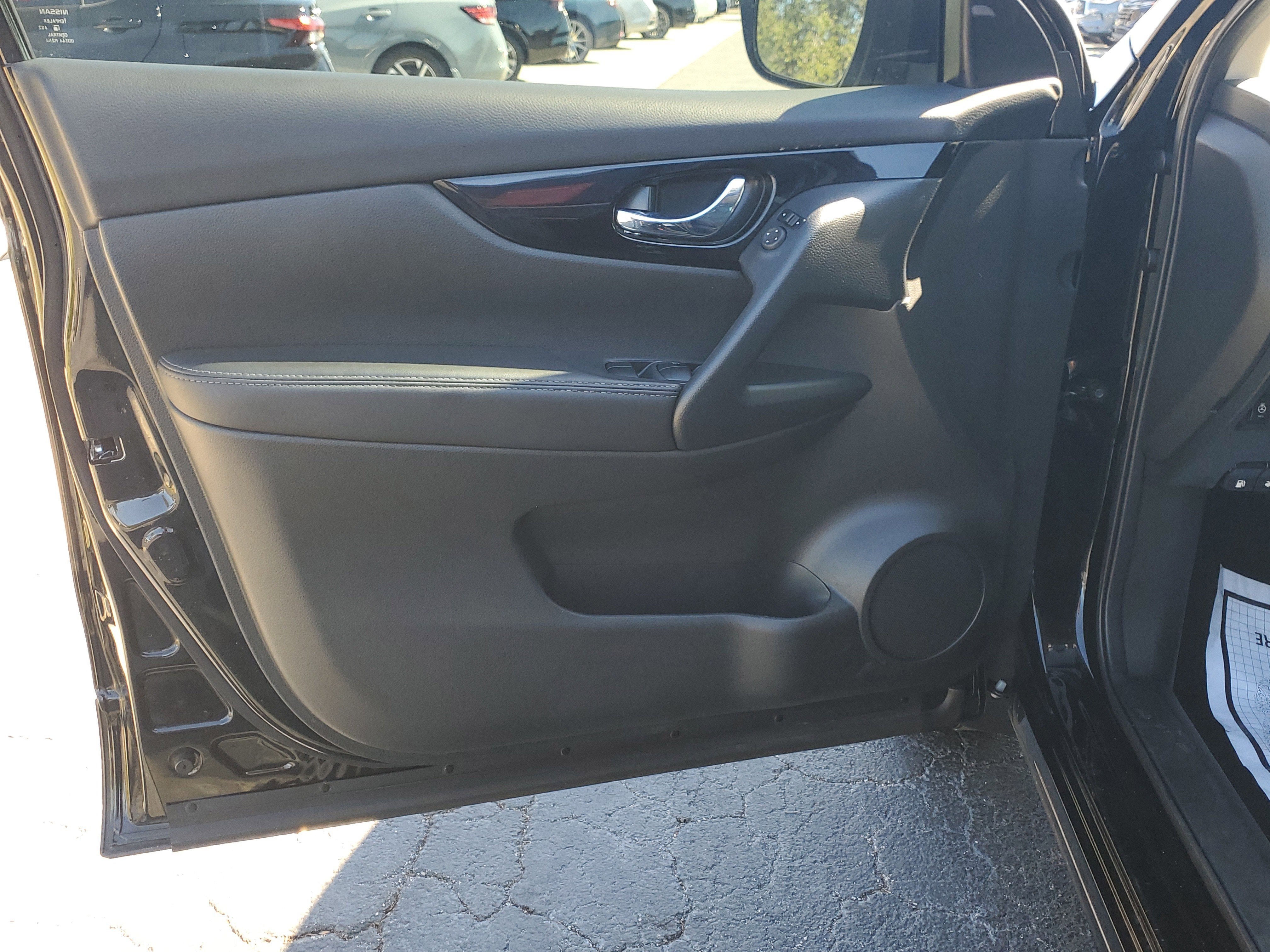 2022 Nissan Rogue Sport SV