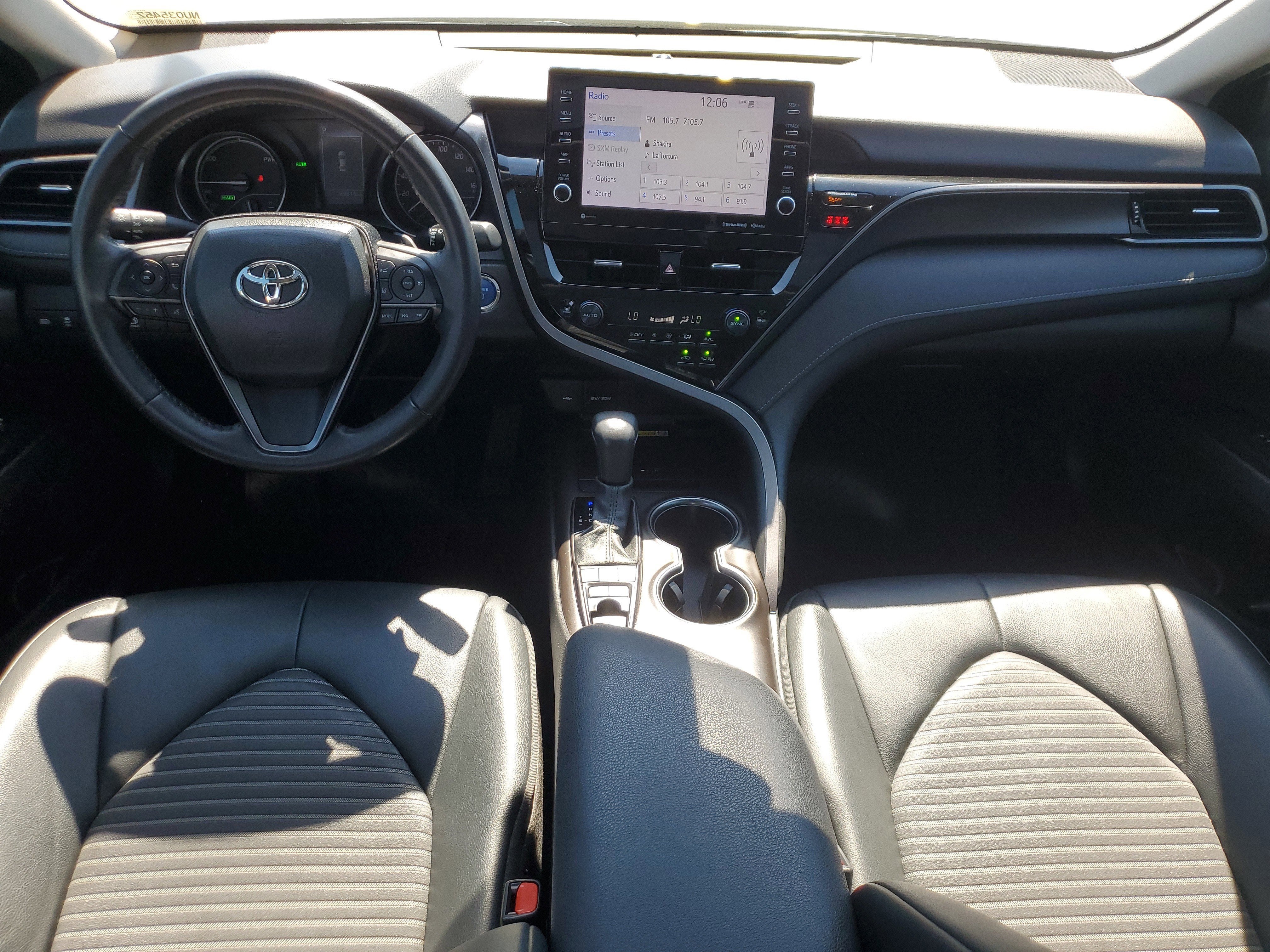 2022 Toyota Camry Hybrid SE