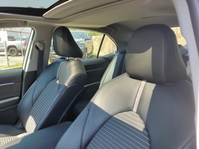 2022 Toyota Camry Hybrid SE