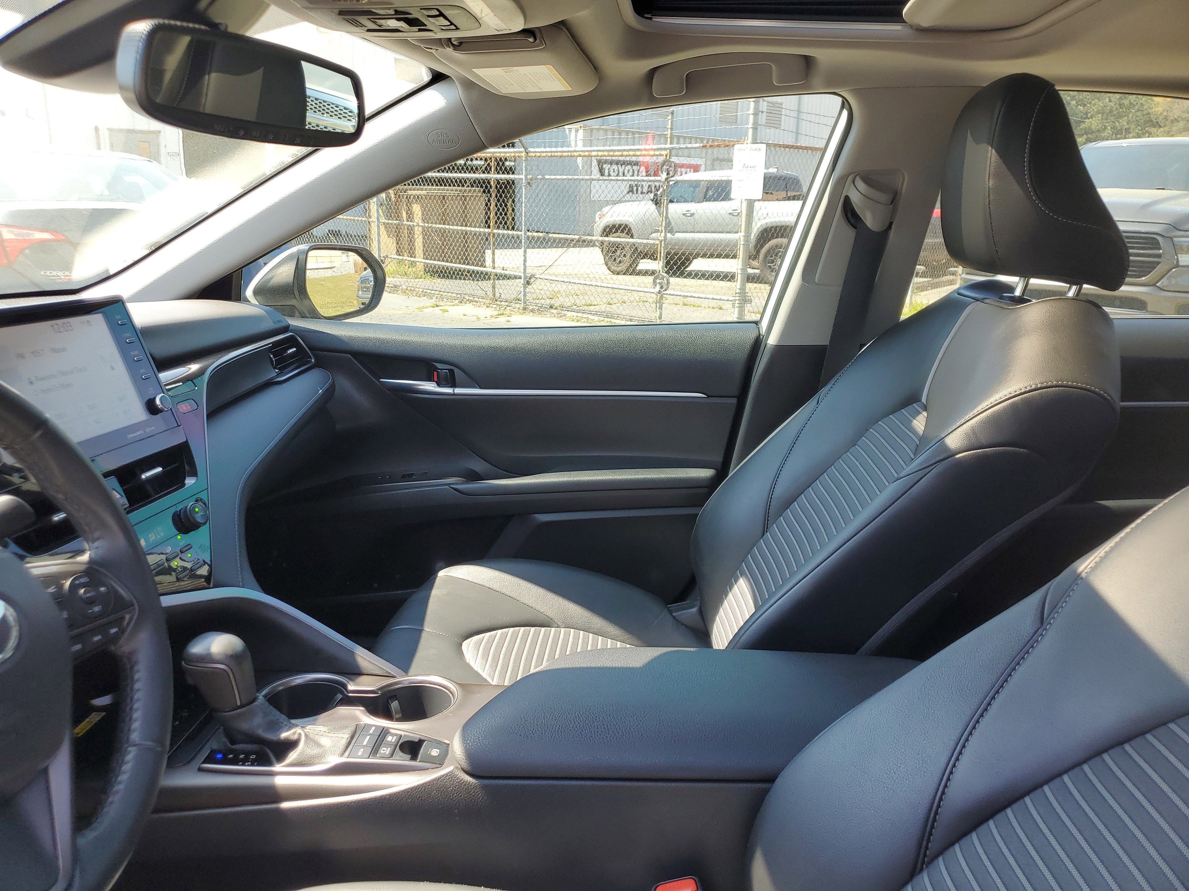 2022 Toyota Camry Hybrid SE