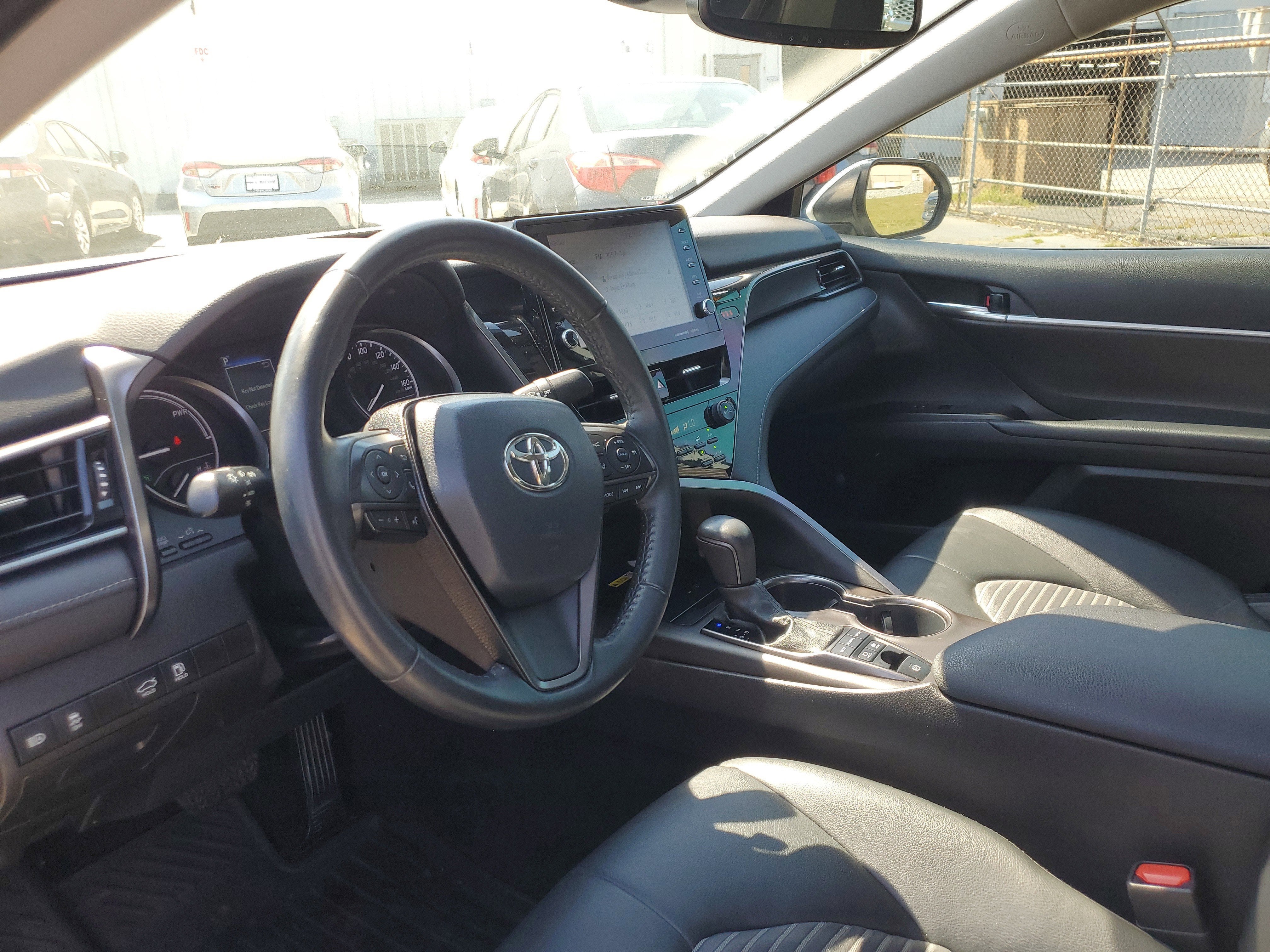 2022 Toyota Camry Hybrid SE