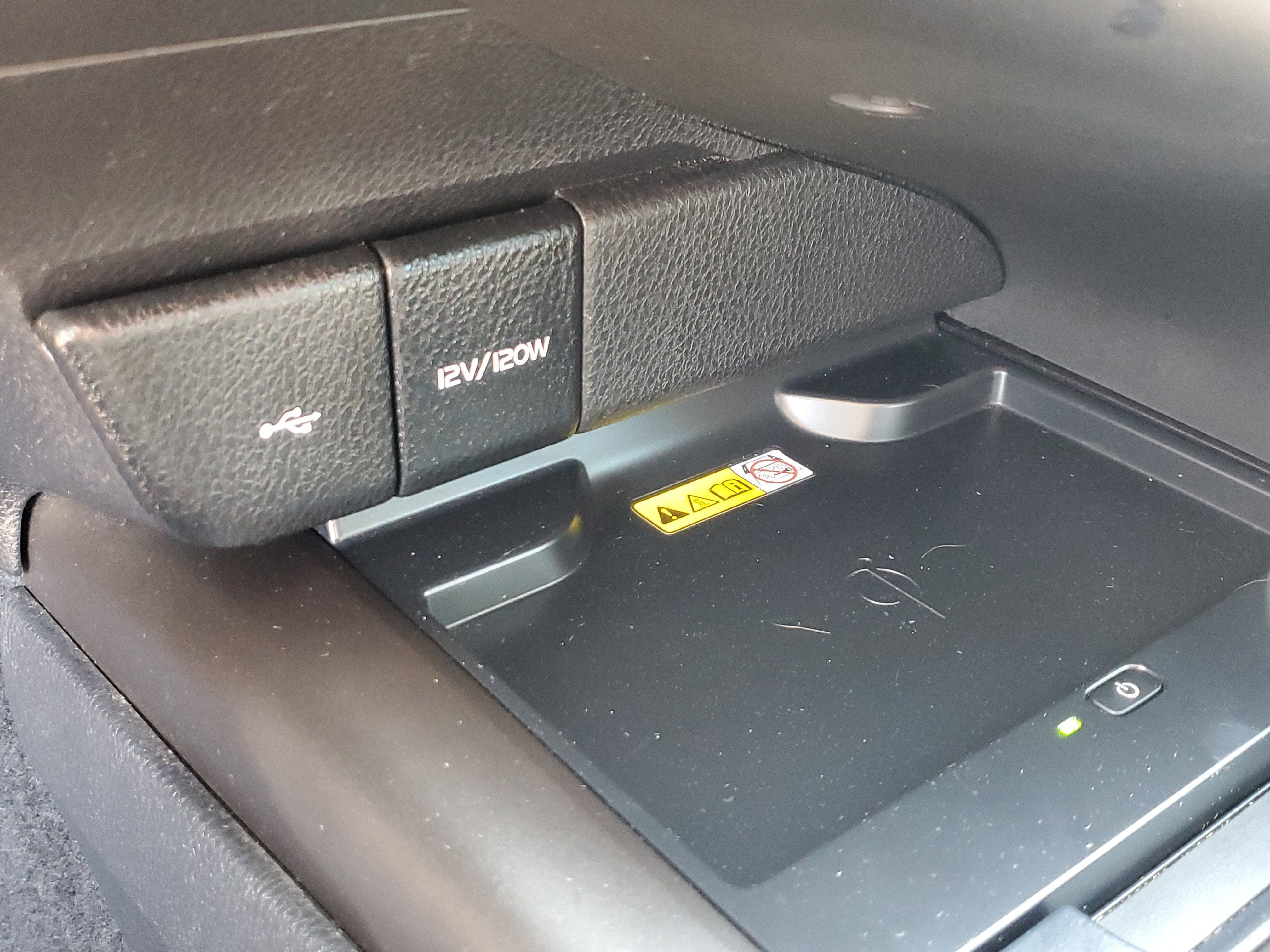 2022 Toyota Camry Hybrid SE