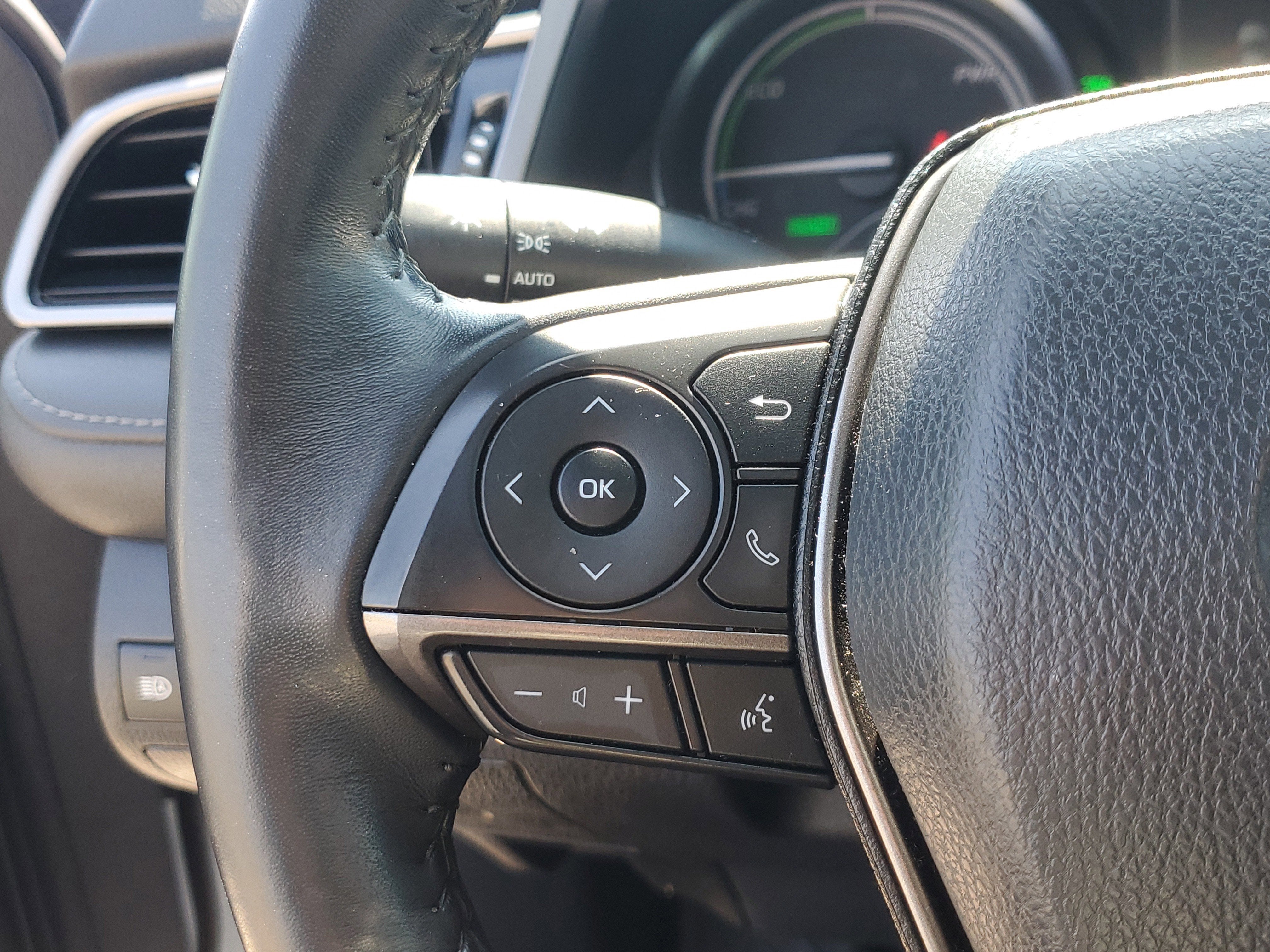 2022 Toyota Camry Hybrid SE