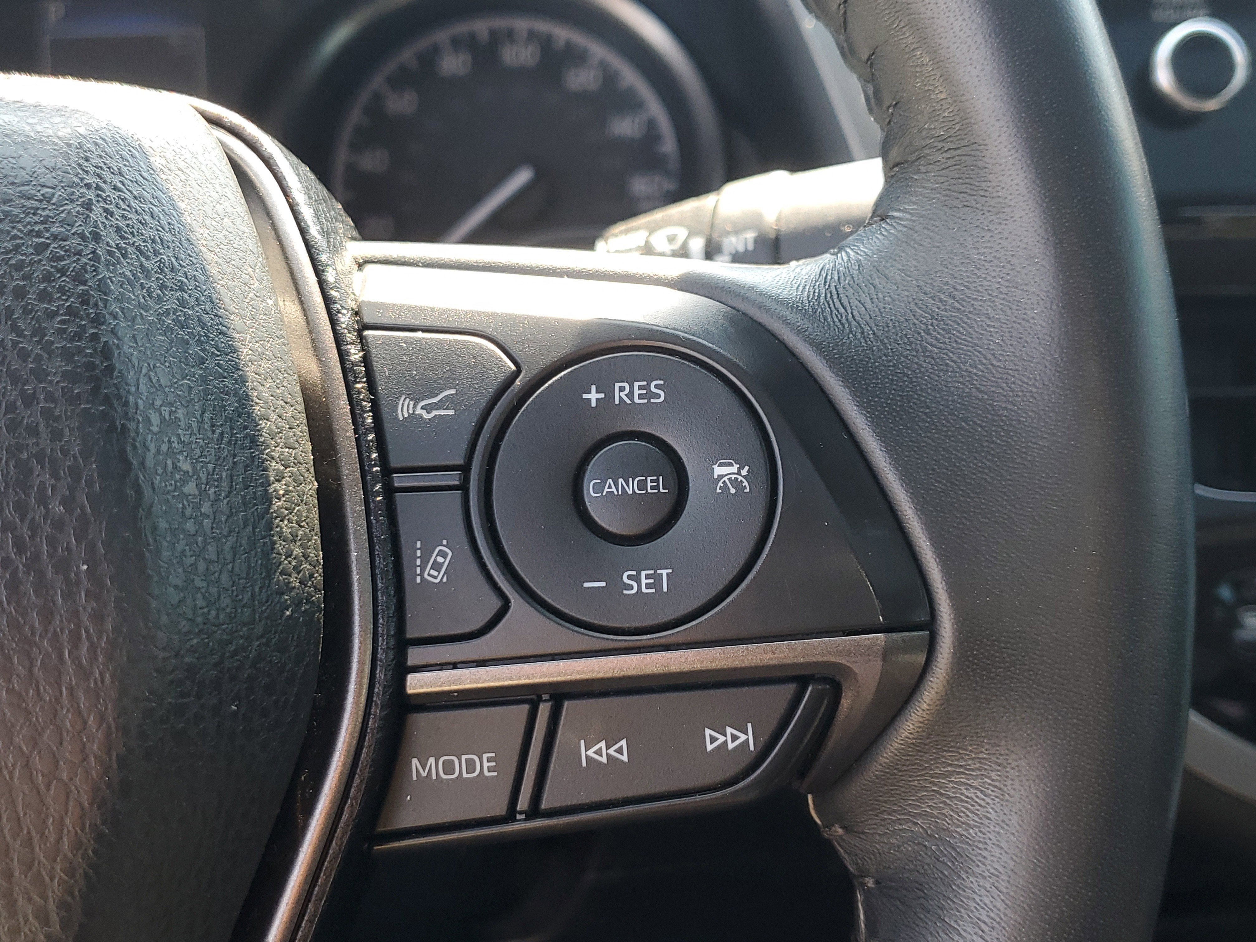 2022 Toyota Camry Hybrid SE