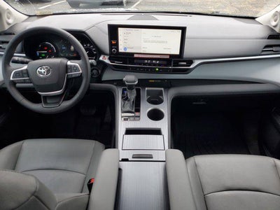 2025 Toyota Sienna XLE