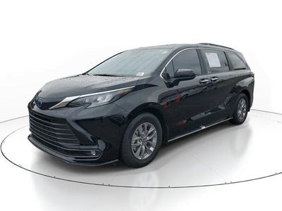 2025 Toyota Sienna XLE