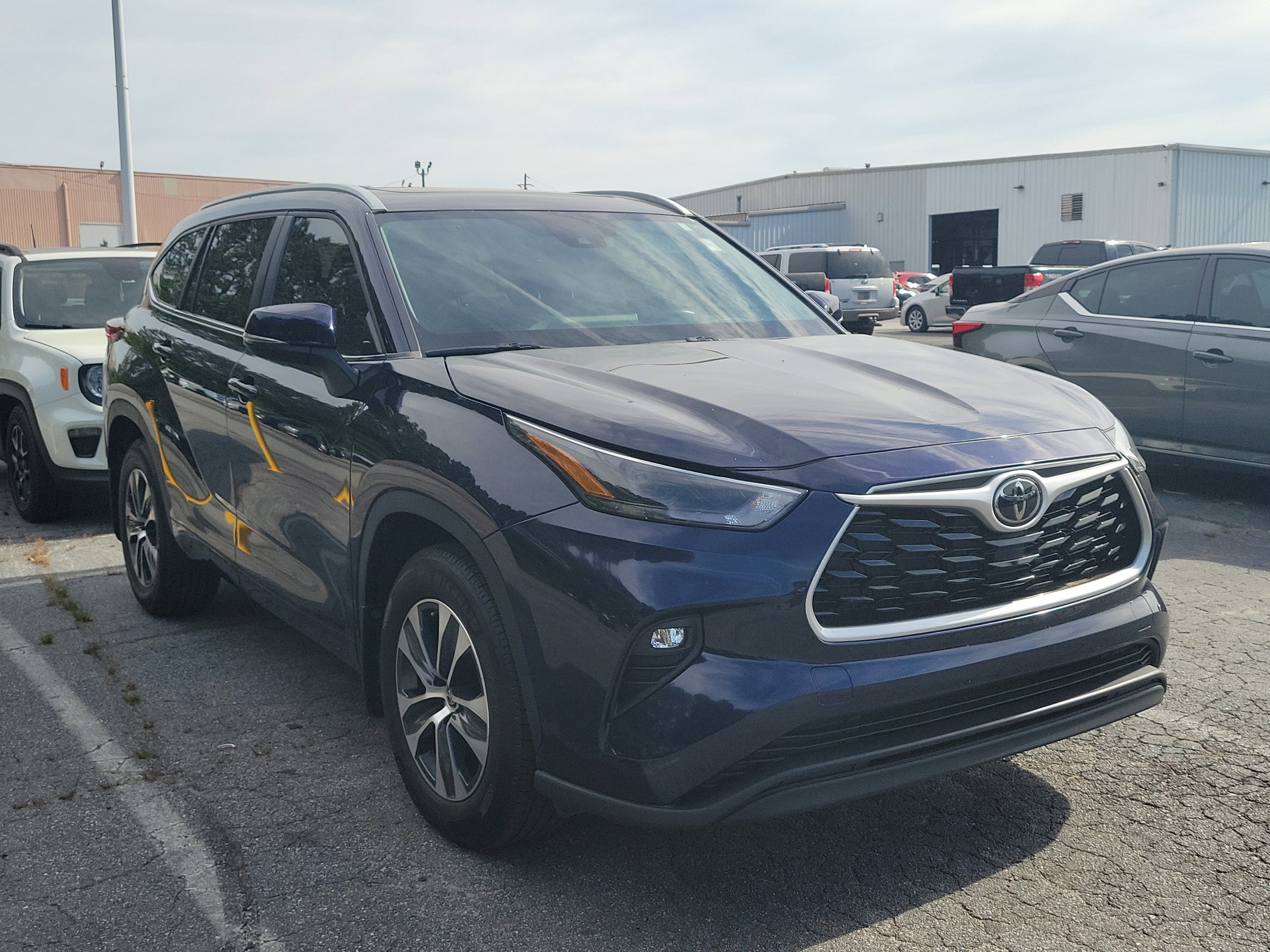 2023 Toyota Highlander Base