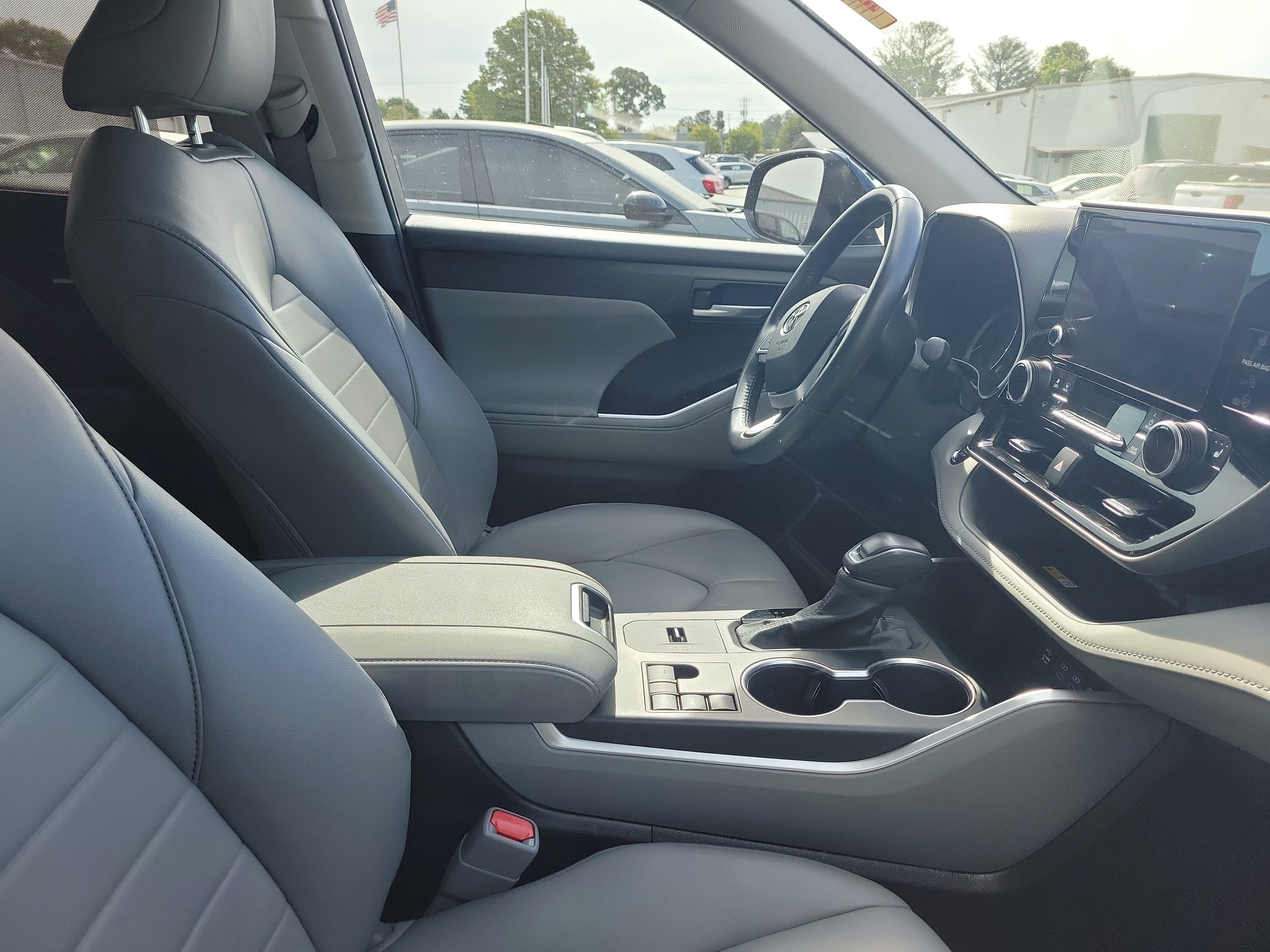 2023 Toyota Highlander Base