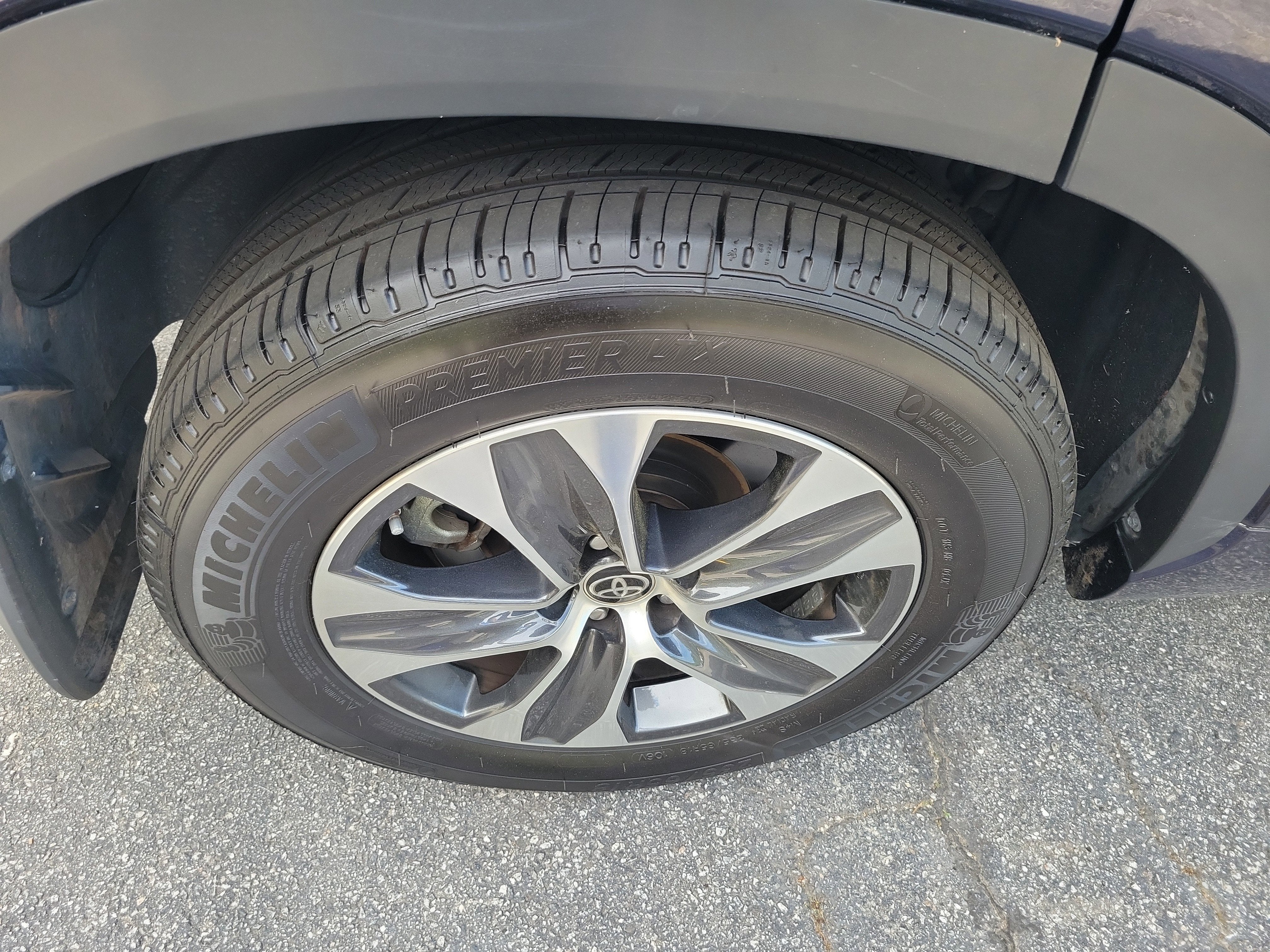 2023 Toyota Highlander Base