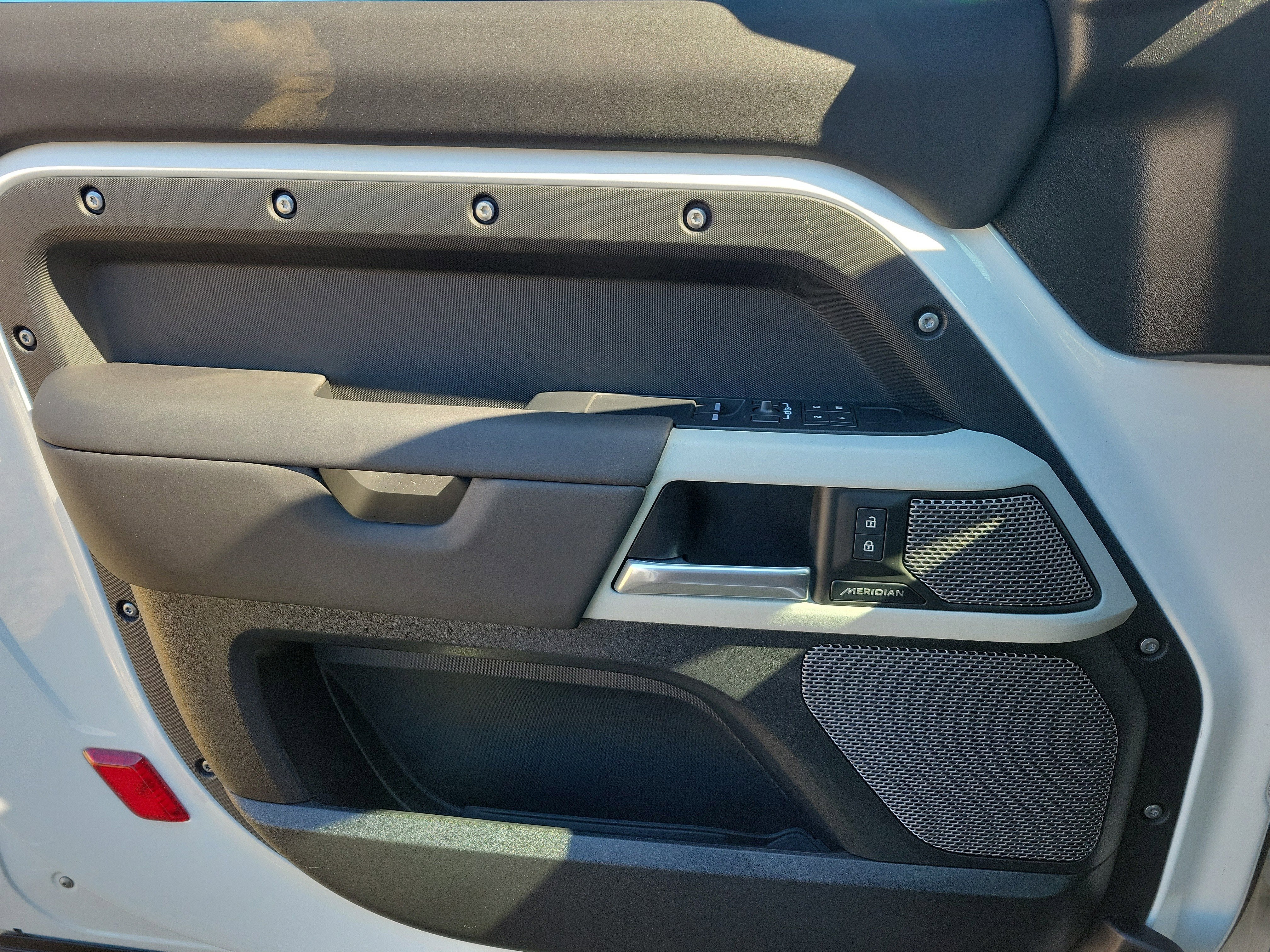 2024 Land Rover Defender X-Dynamic SE