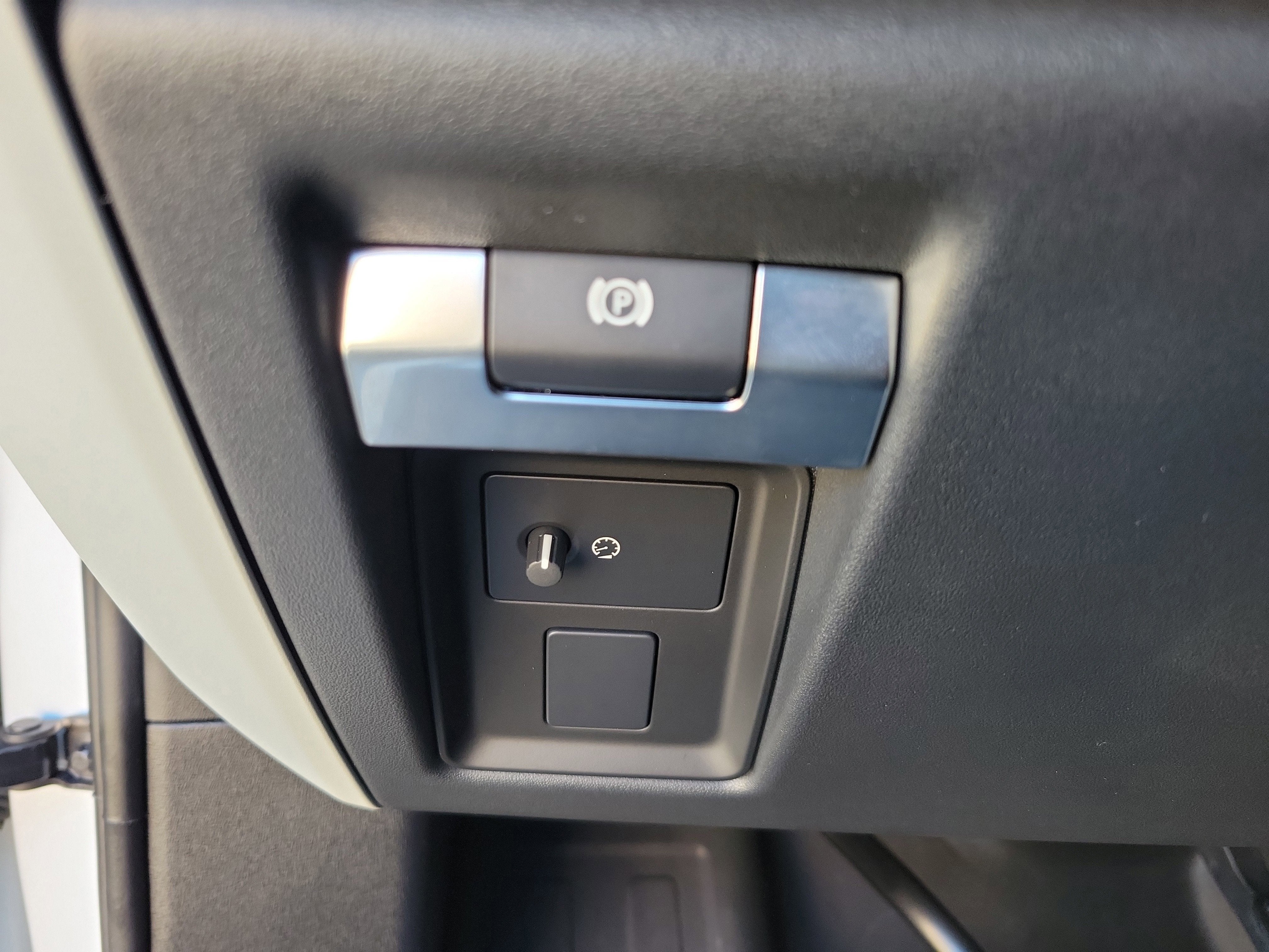 2024 Land Rover Defender X-Dynamic SE