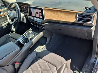 2025 Volkswagen Atlas 2.0T SE w/Technology