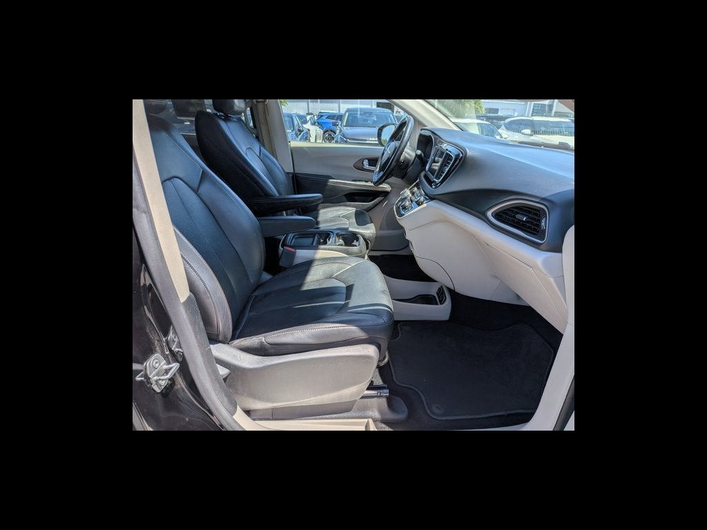 2019 Chrysler Pacifica Touring L