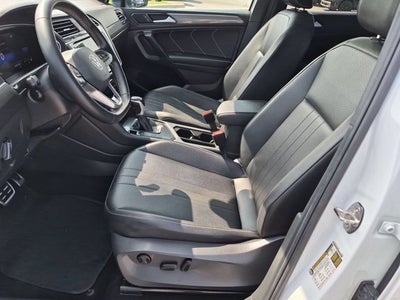 2023 Volkswagen Tiguan SE R-Line Black