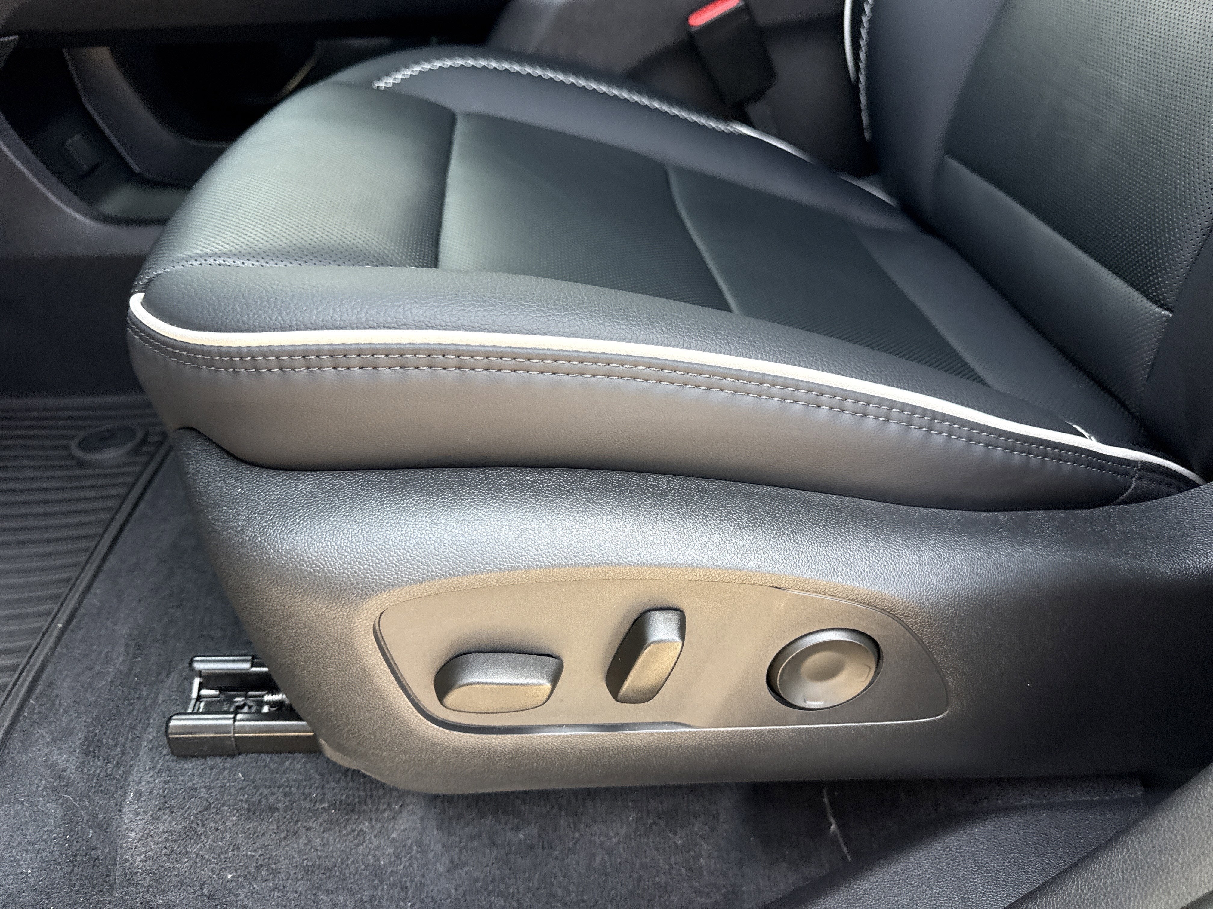 2025 GMC Acadia FWD Denali