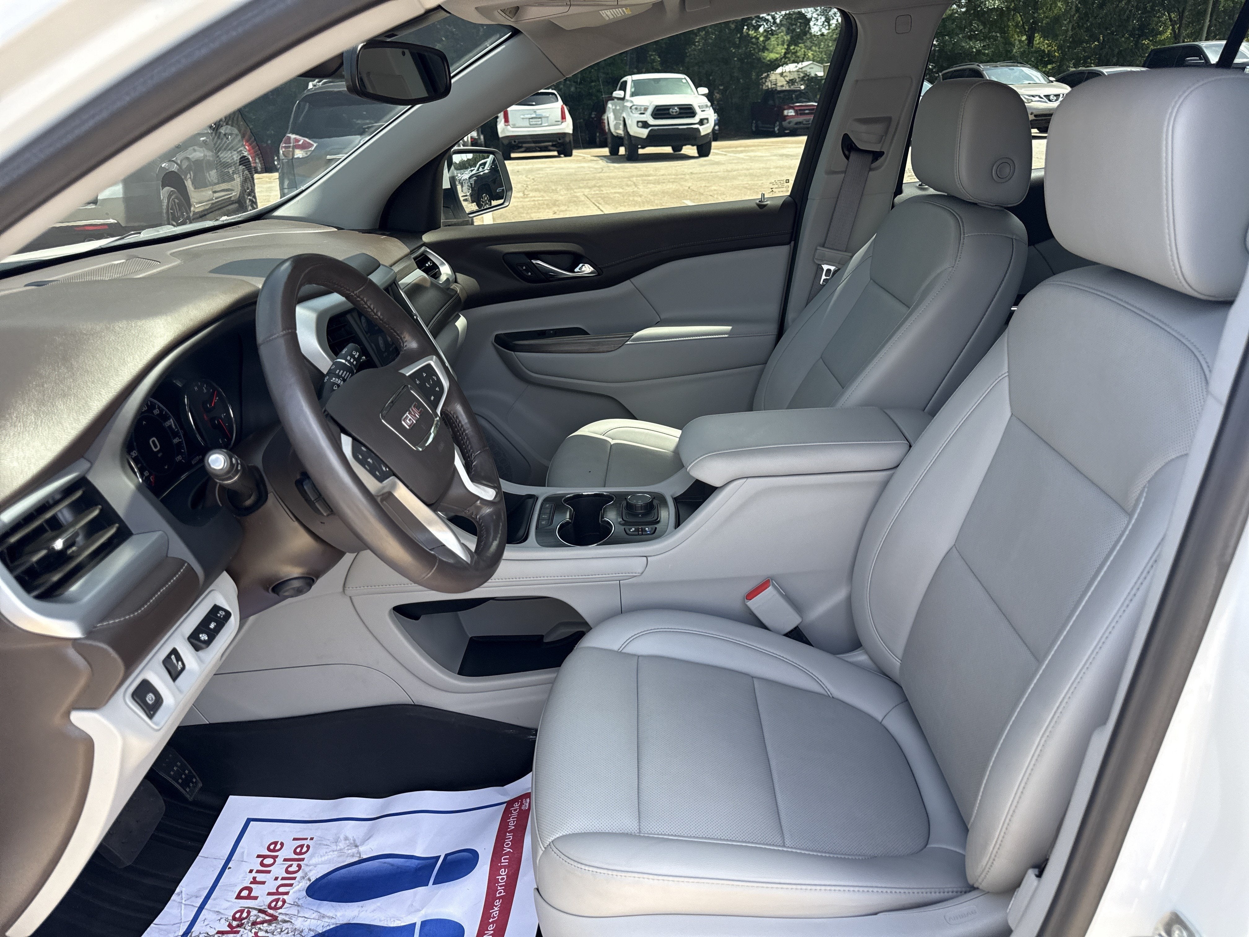 2022 GMC Acadia SLT